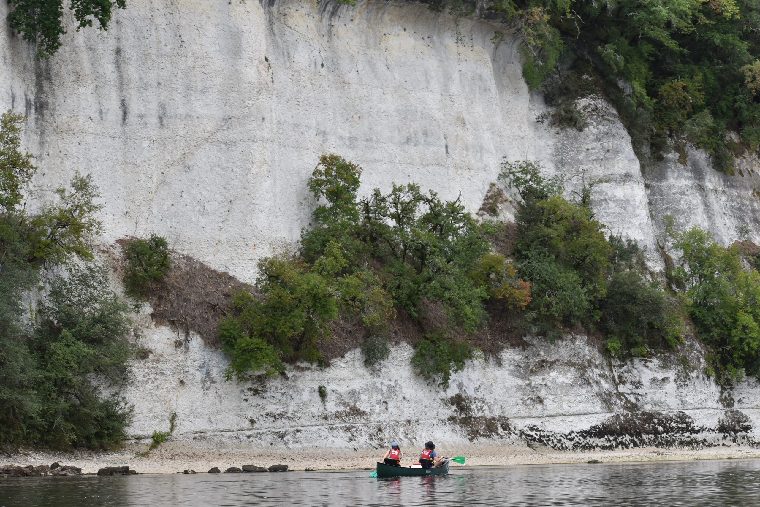 Descente en canoë sur la Dordogne avec Canoë Raid Cénac